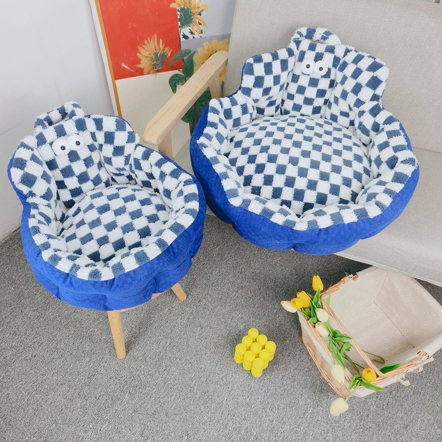 Big-eye chessboard round sofa pet bed